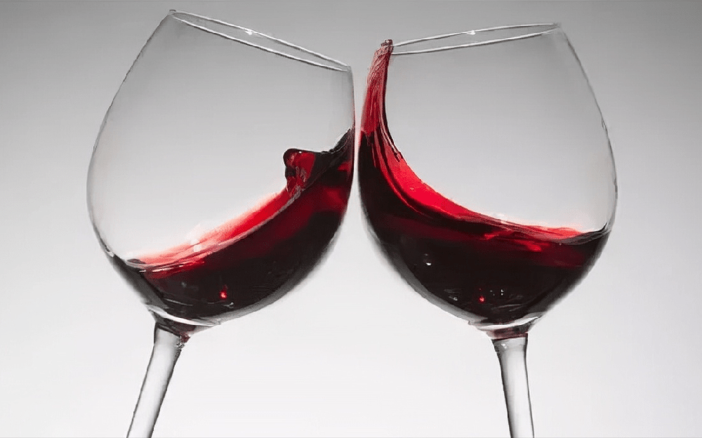 葡萄酒應(yīng)該怎樣搭配酒杯？