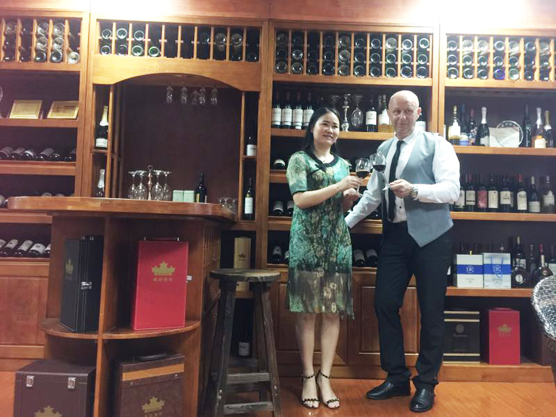 代理商前來(lái)高菲總部考察加盟